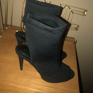 Black peep toe heel